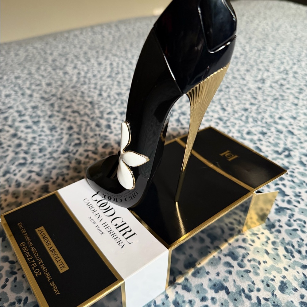 Carolina Herrera jasmine perfume - Picture 2 of 3